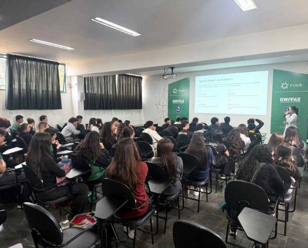 Alunos do Anglo participam de palestra sobre Junho Laranja com liga da Univ�s